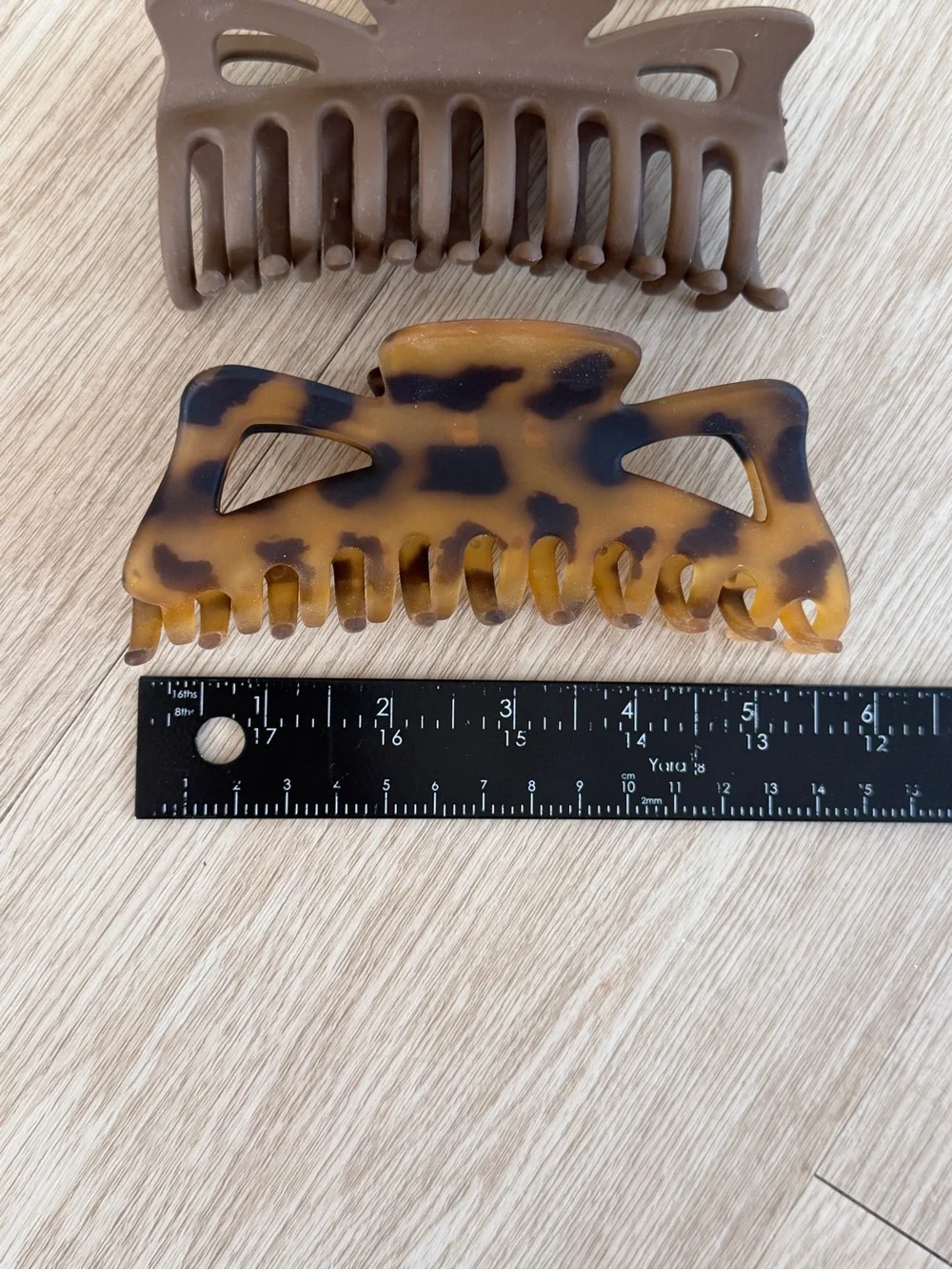 Set of 4 Plastic Hair Jumbo Claw Clips Matte Finish Black Cream Brown Tortoise